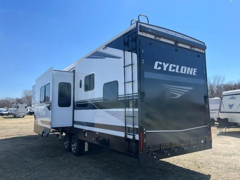 2026 Heartland Cyclone New    3511 - Photo 3
