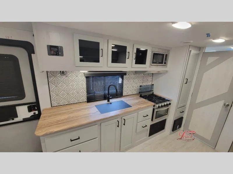 2022 Heartland North Trail Ultra-Lite Travel Trailer 22FBS - Photo 3