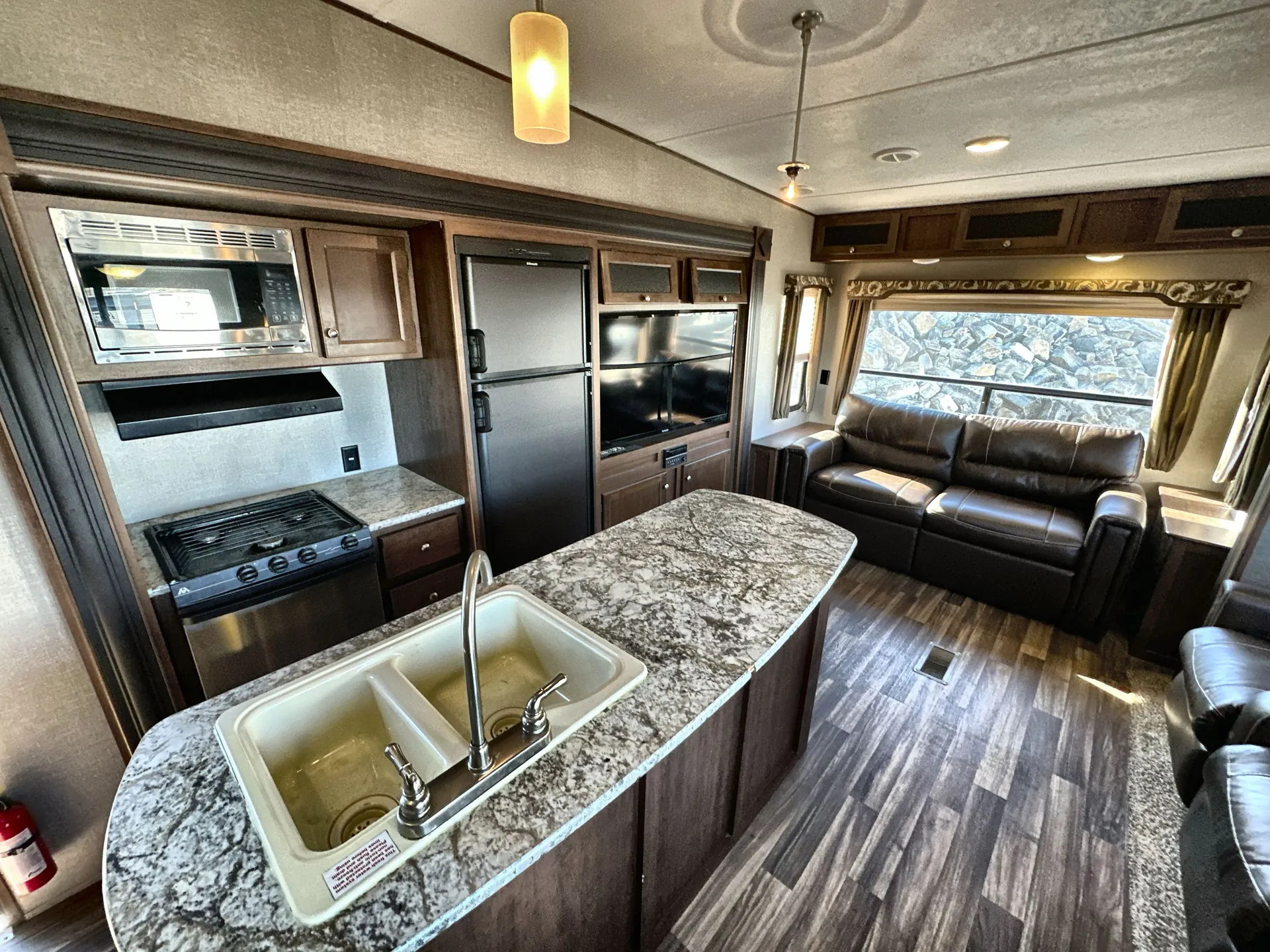 2017 Keystone Hideout 299RLDS — living area main