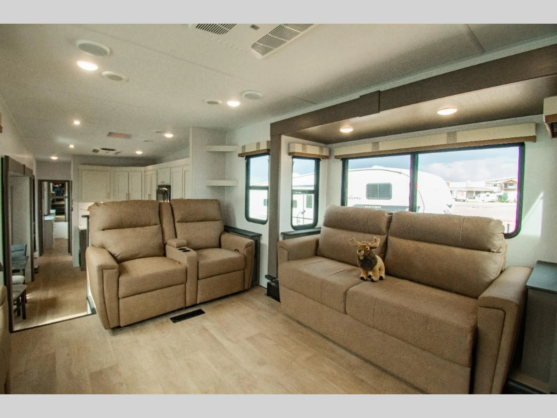 2026 East to West Tandara 390FL - Photo 4