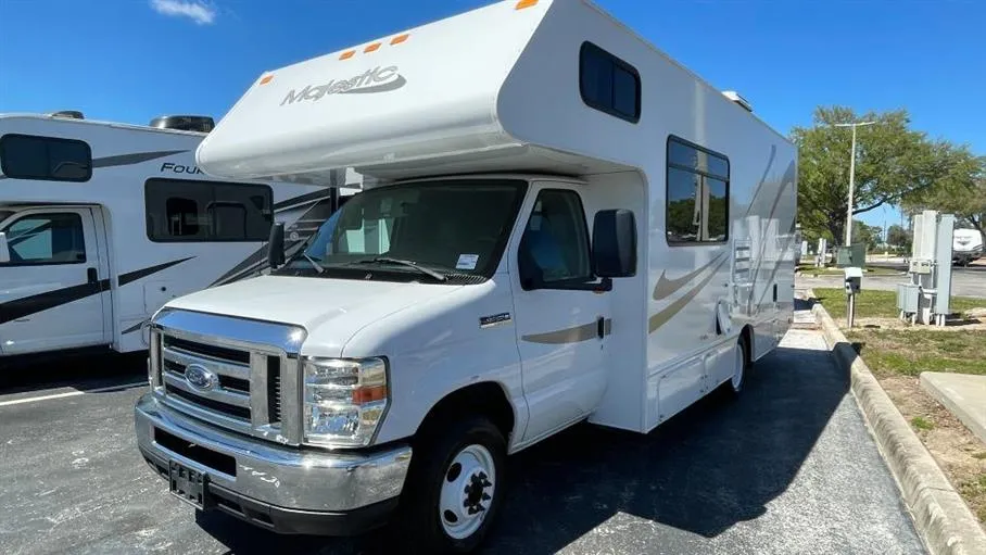 2019 Thor Motor Coach Majestic 23A - Photo 3