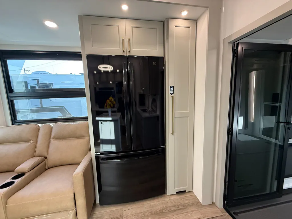 2026 Brinkley Model G 3520, Photos photo 13