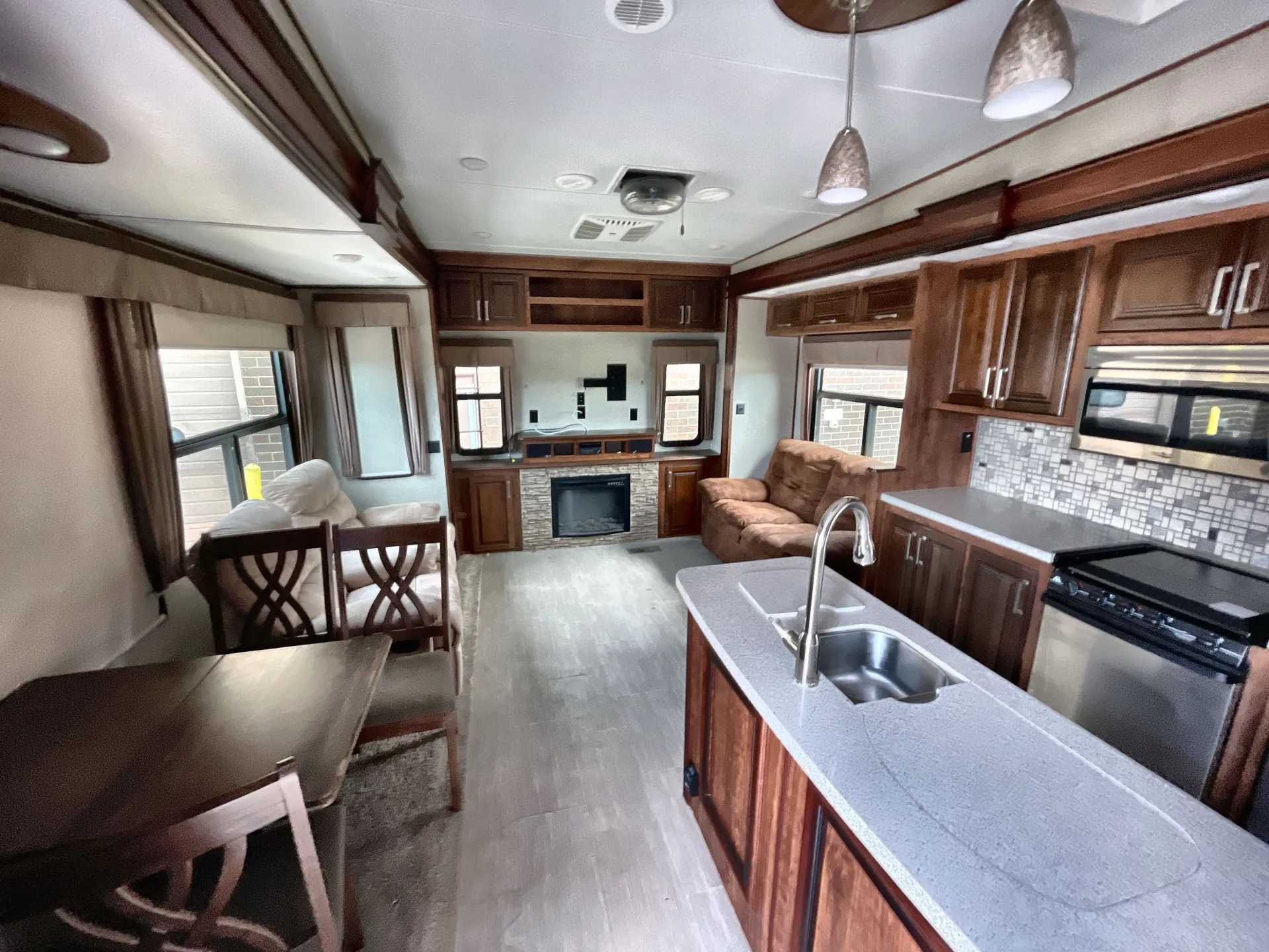 2018 Keystone Avalanche 300RE — living area main
