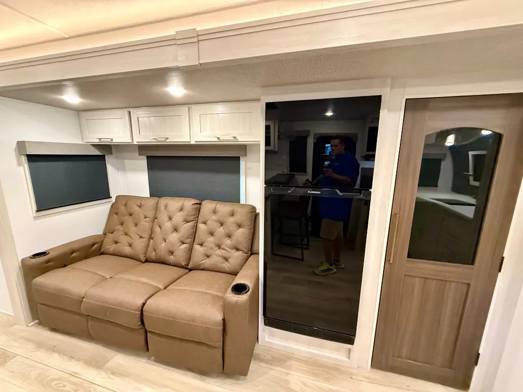 2026 Forest River Grand Surveyor 275FKBS — Photo 6