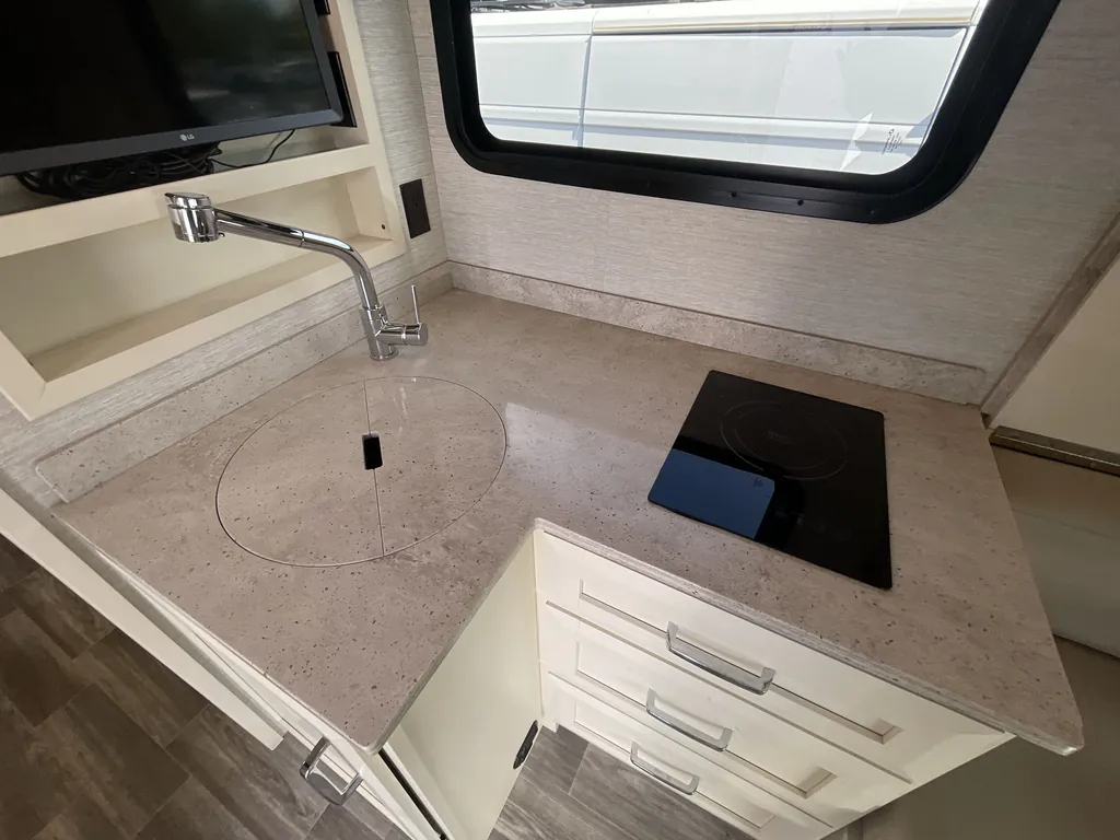 2024 Tiffin Wayfarer 25 RLW, Photos photo 10