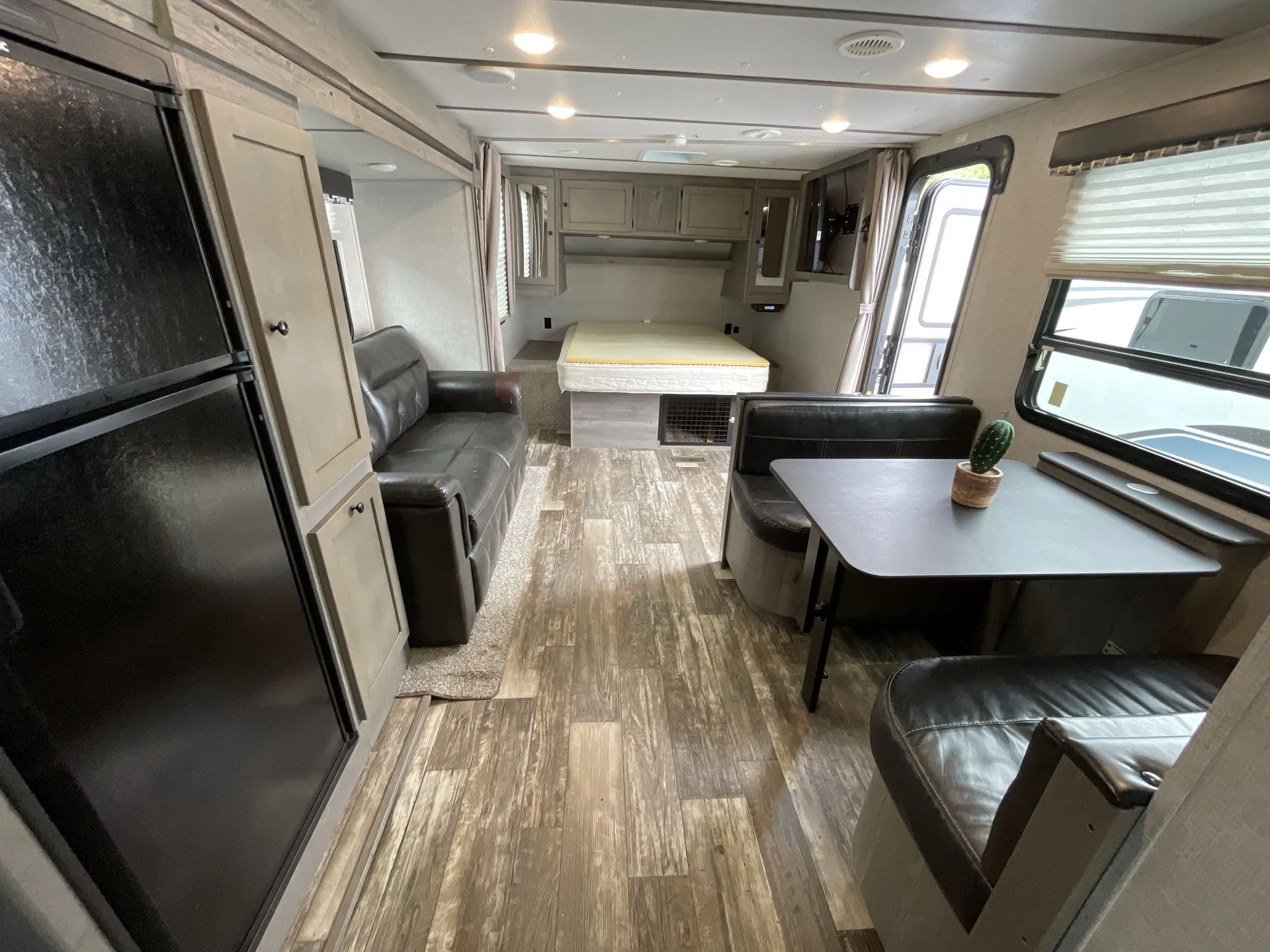 2019 Keystone Outback Ultra-Lite 221UMD — living area main