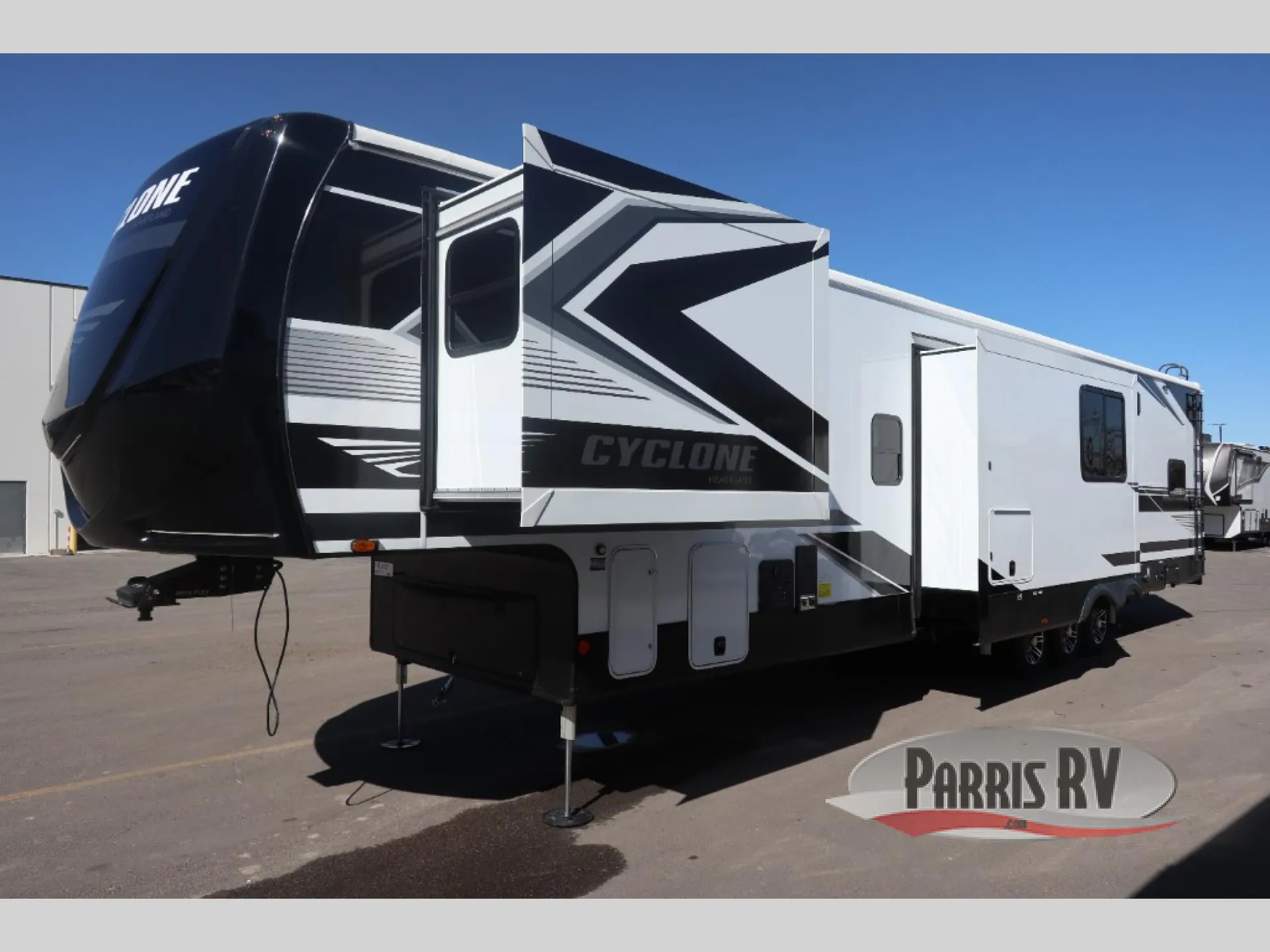 2026 Heartland Cyclone 3914 - Photo 4