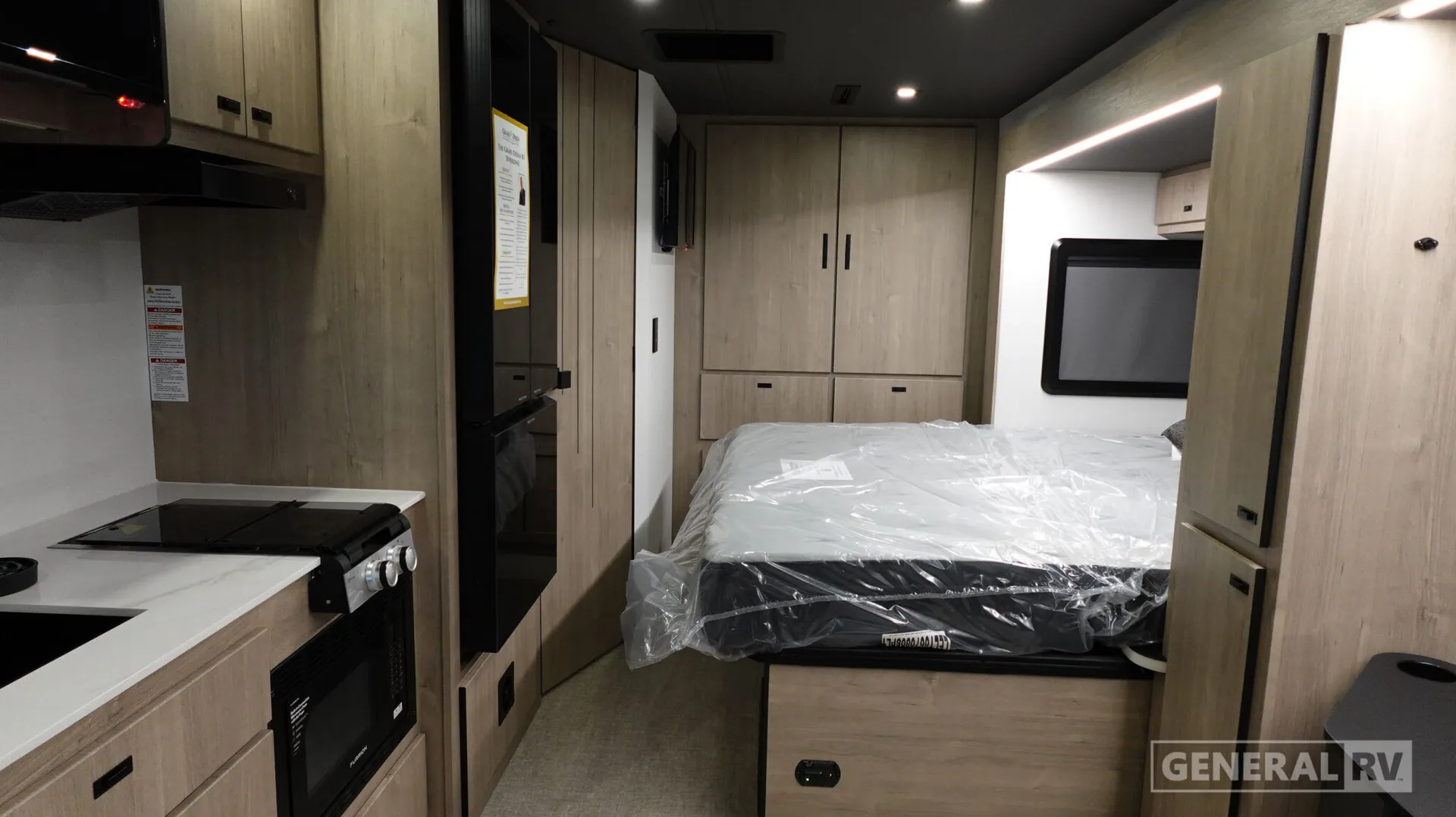 2026 Grand Design Lineage Series M 25TK - Photo 3