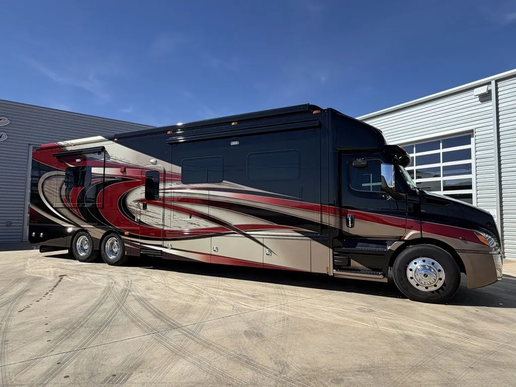 2024 Renegade RV Classic 43CMD - Photo 4