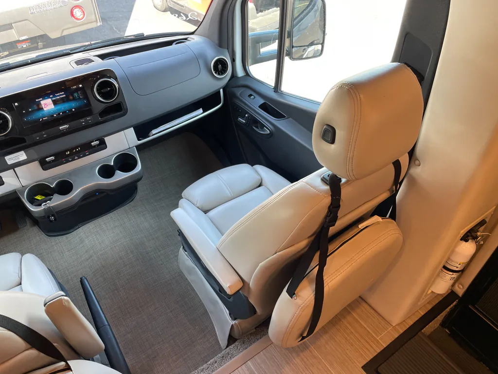 2020 Thor Motor Coach Tiburon 24FB, Photos photo 4