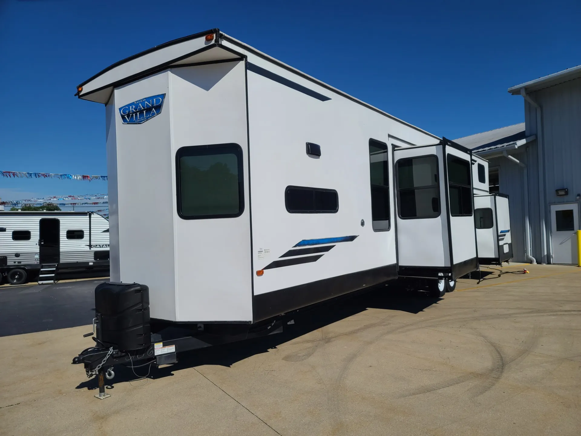 2023 Salem Grand Villa 42FK - Photo 4