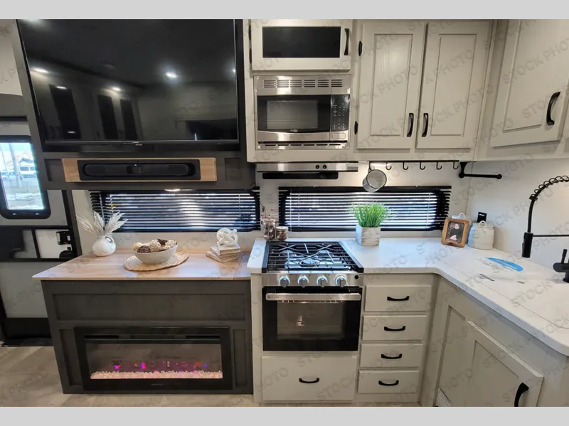 2027 Coachmen Chaparral Lite 274BH - Photo 4