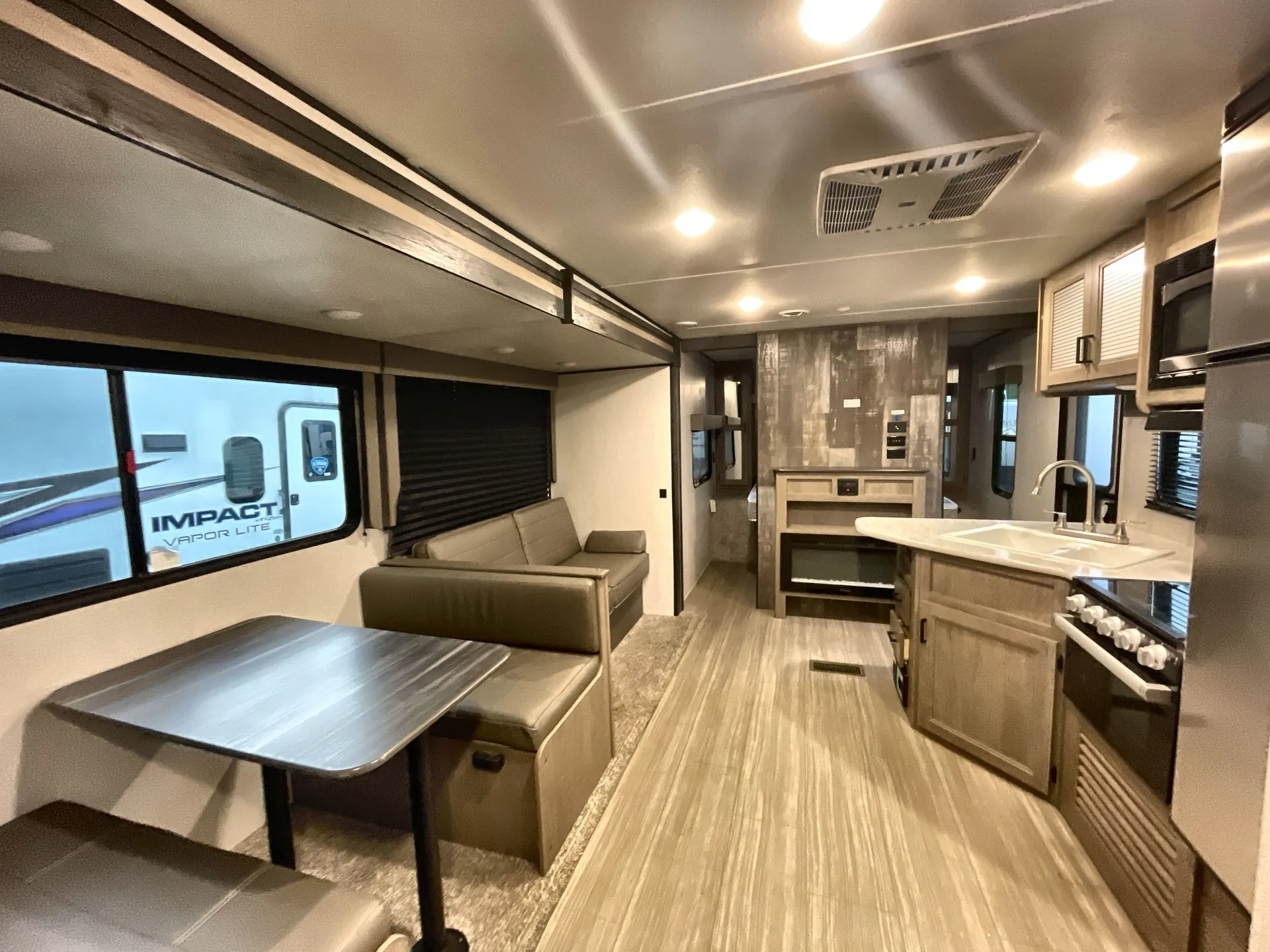 2021 Keystone Hideout 318BR — living area main
