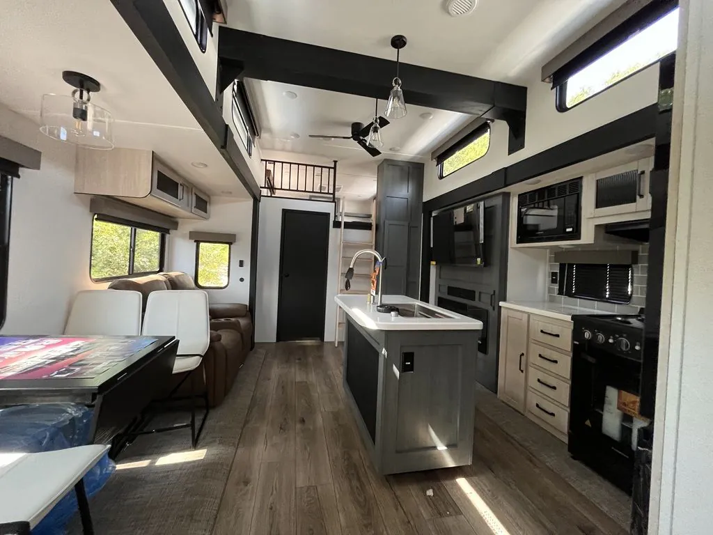 2027 Forest River Puma Vista 421LFT — Photo 5