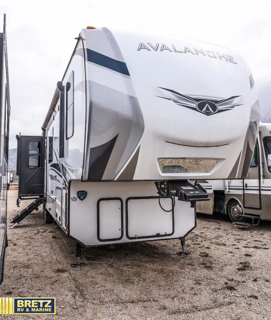 2023 Keystone Avalanche 372MB - Photo 2