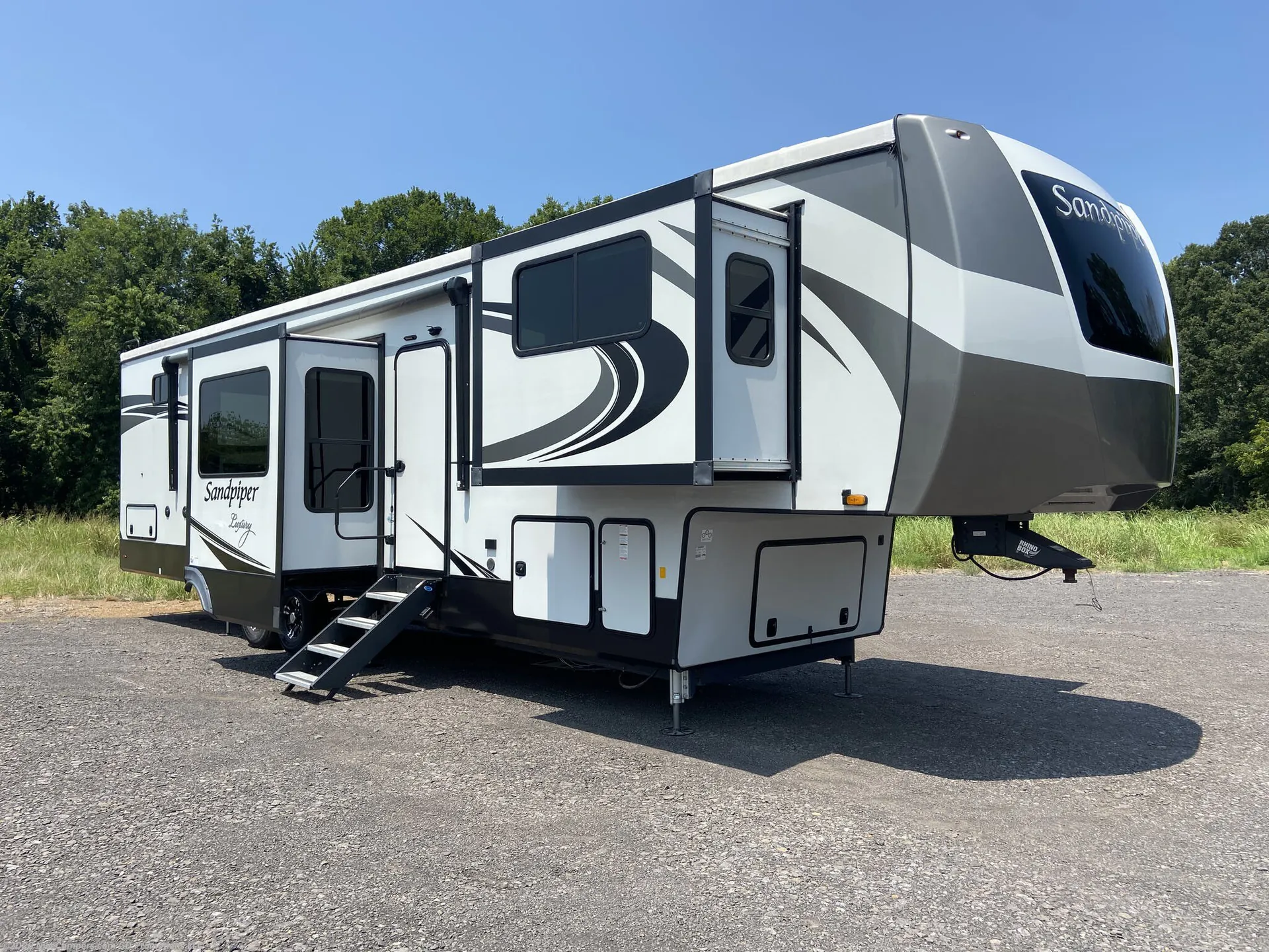 2022 Forest River Sandpiper Luxury 391FLRB - Photo 2