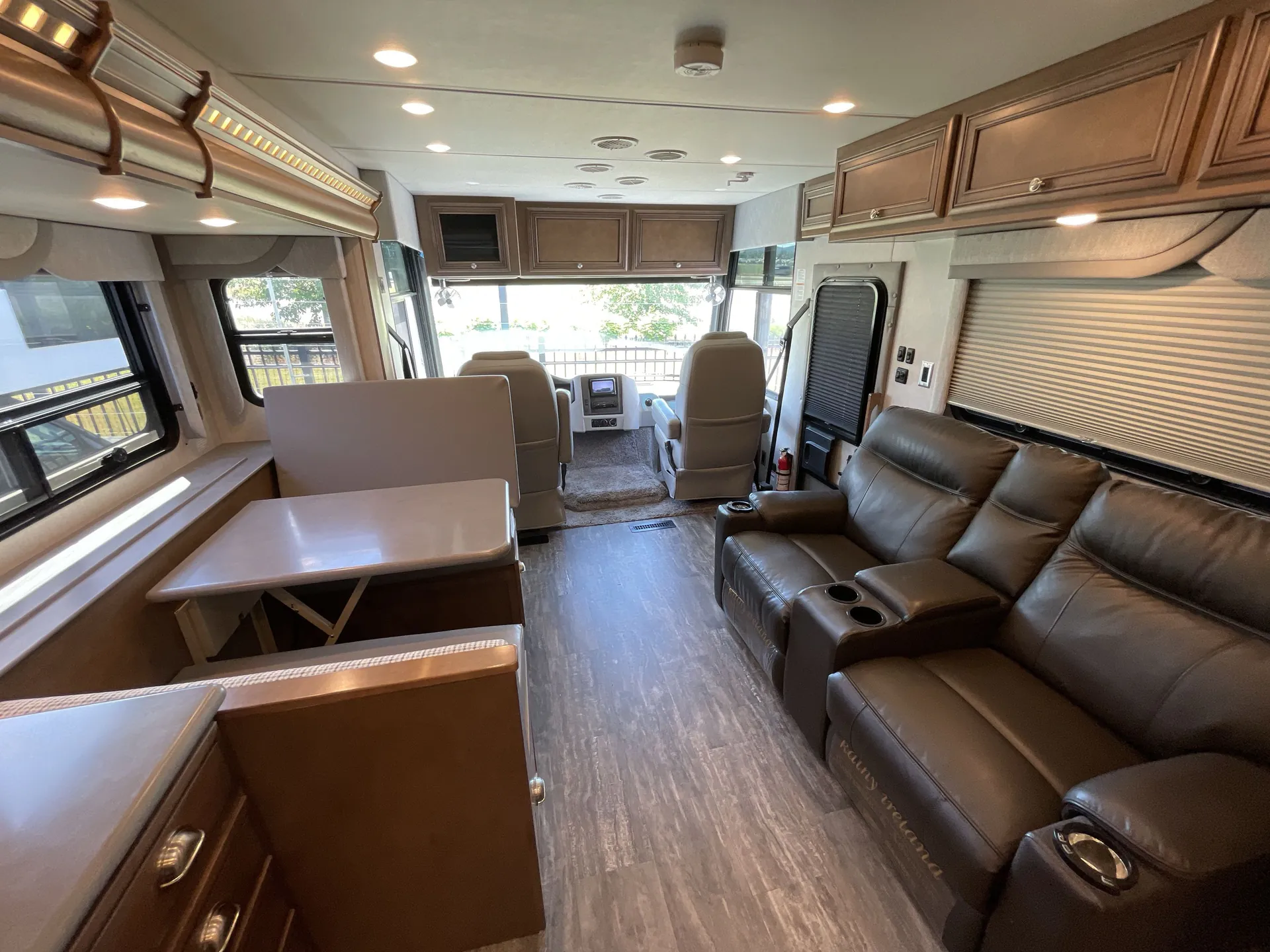 2021 Newmar Bay Star Sport 2813 — living area main