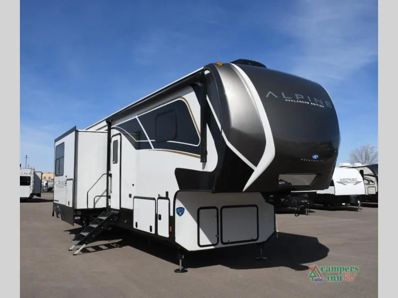 2025 Keystone Avalanche 380LT - Photo 4