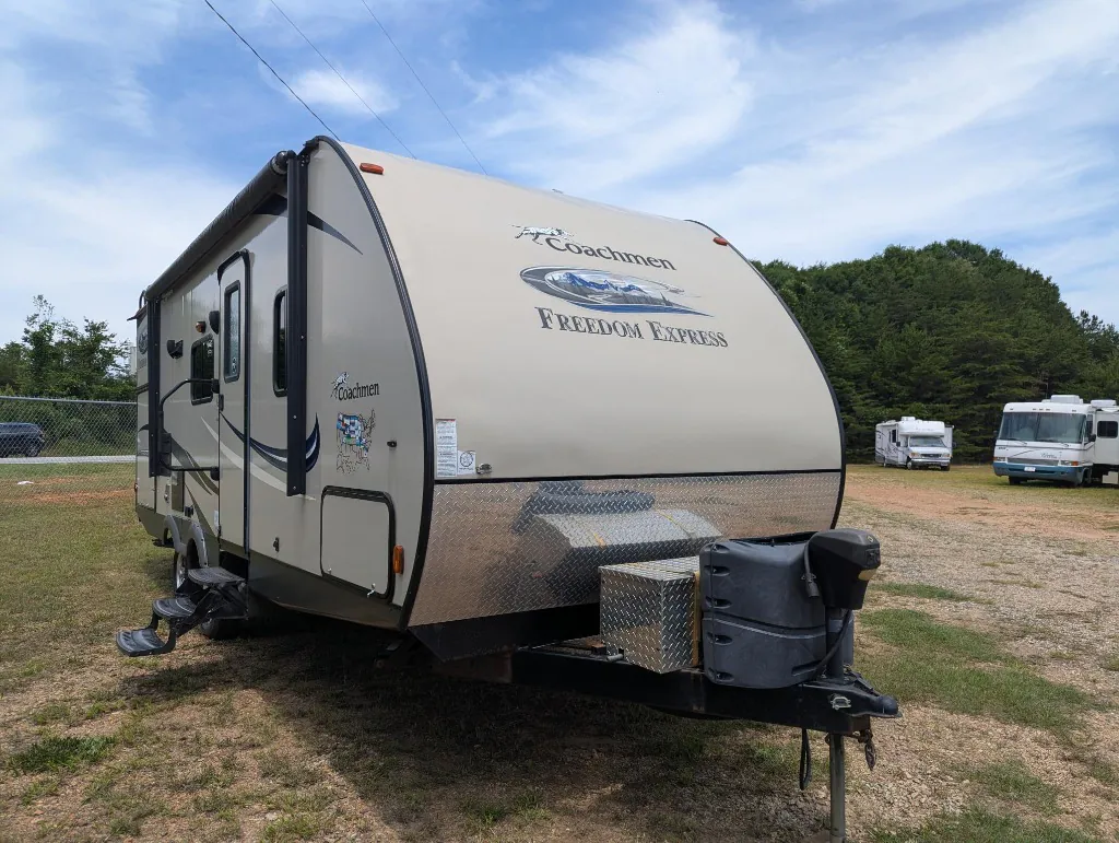 2015 Coachmen RV Freedom Express 231RBDS - Photo 2
