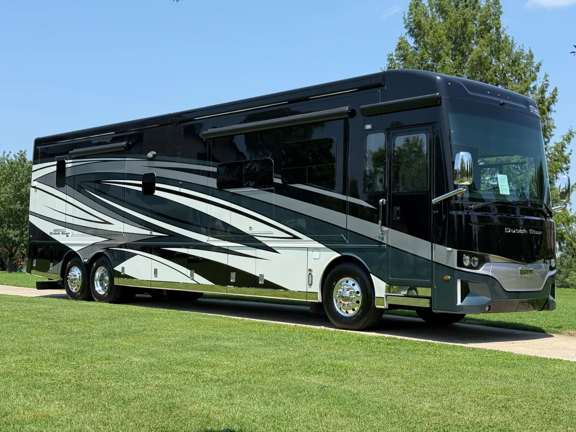 2023 Newmar Dutch Star 4326 - Photo 2
