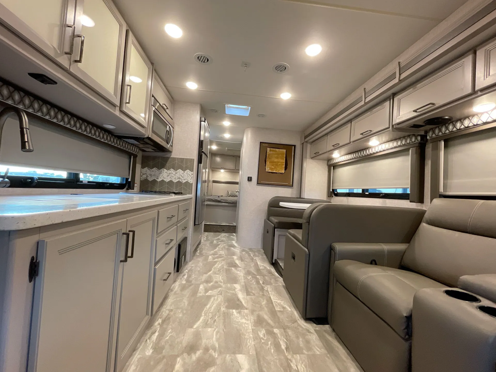 2023 Thor Motor Coach Quantum PQ31 — living area main
