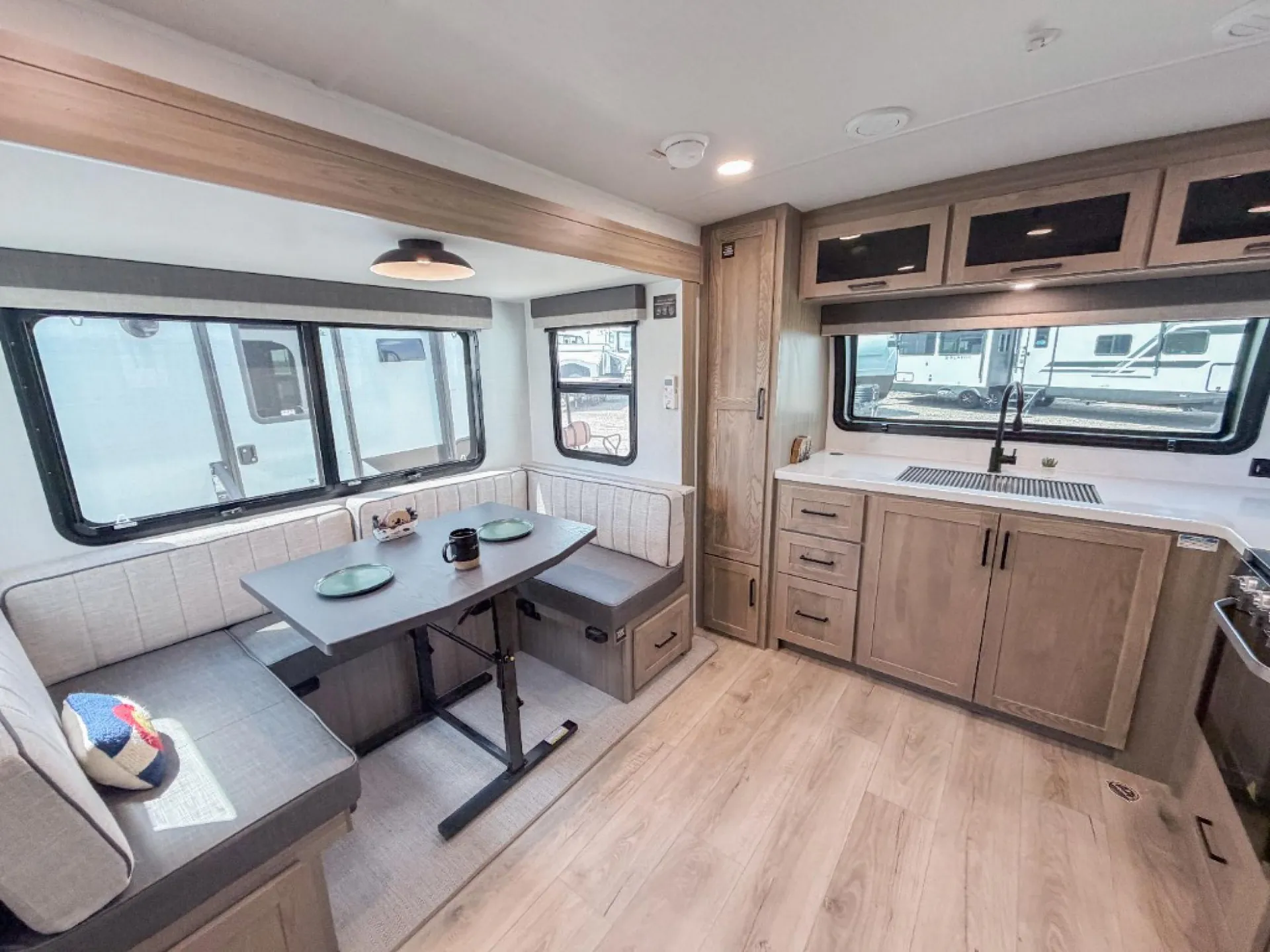 2027 Forest River Rockwood Mini Lite 2506FK — Photo 7