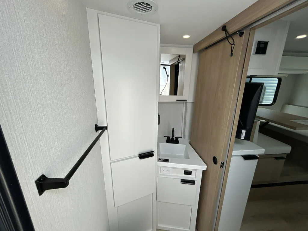 2027 Winnebago Micro Minnie 2108DS, Photos photo 7