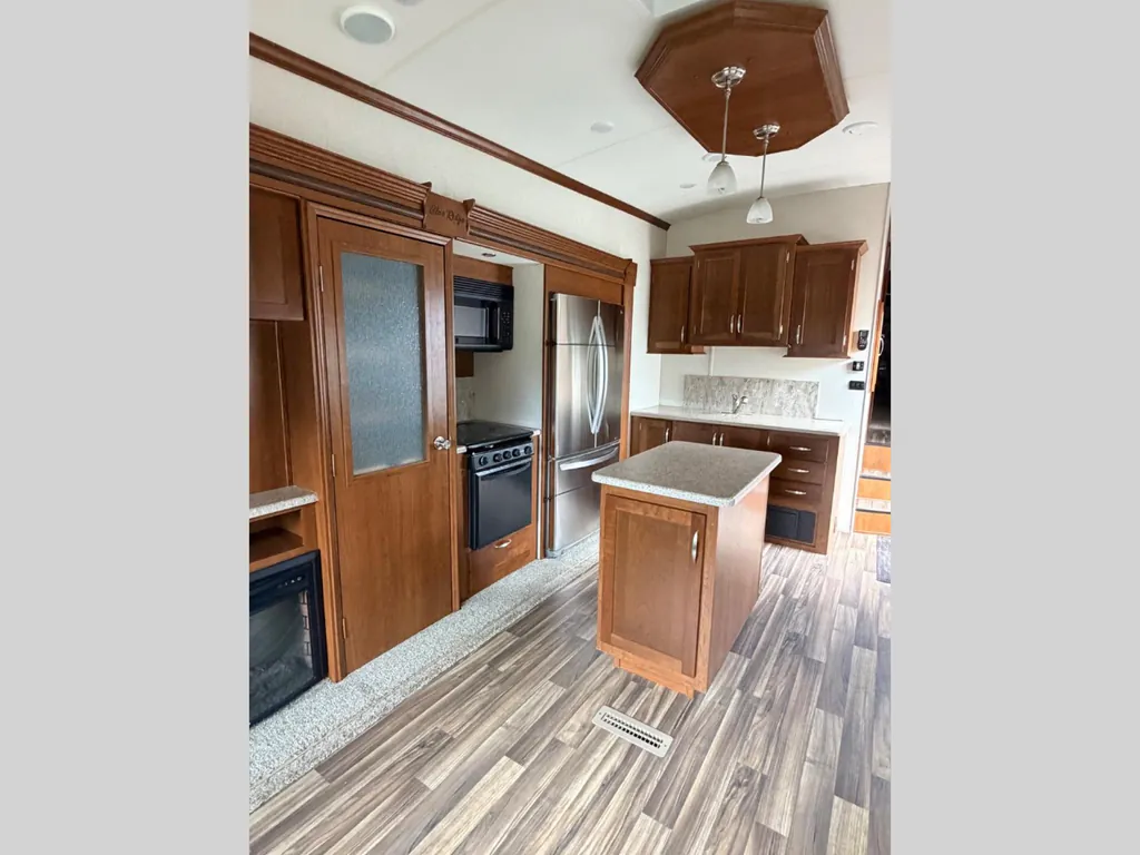 2017 Forest River Blue Ridge Cabin 304SR, Photos photo 13