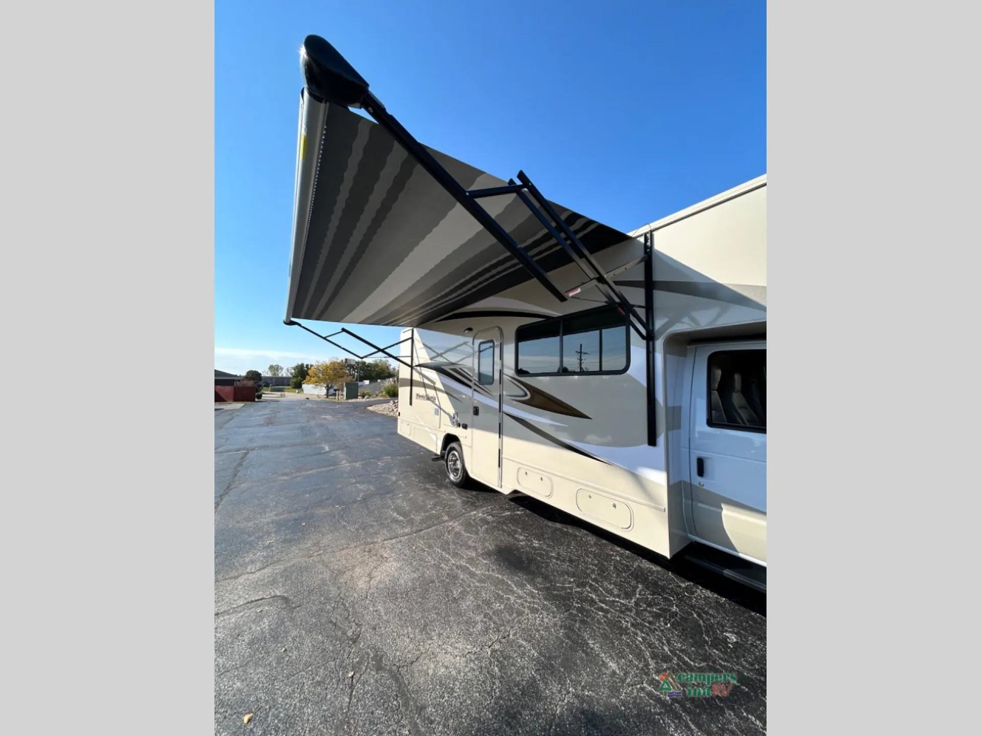 2025 Winnebago Minnie Winnie 26T - Photo 3
