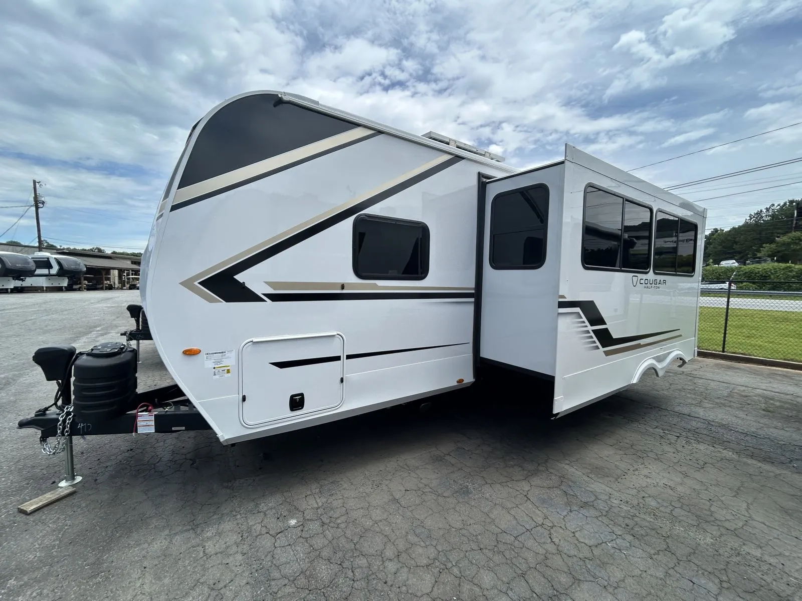 2027 Keystone COUGAR HALF-TON 26LBW - Photo 4