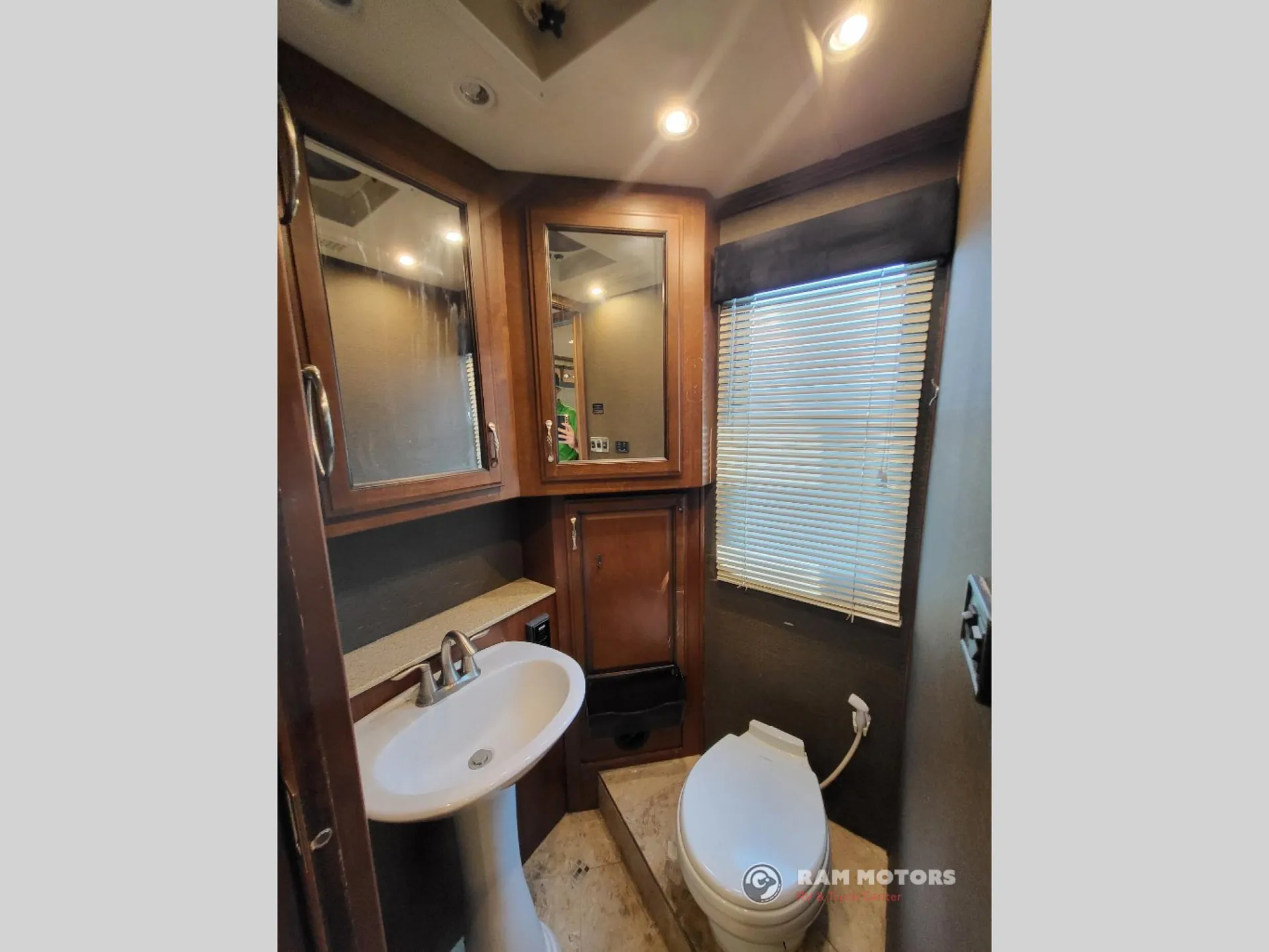 2013 Fleetwood Expedition 38S - Photo 3
