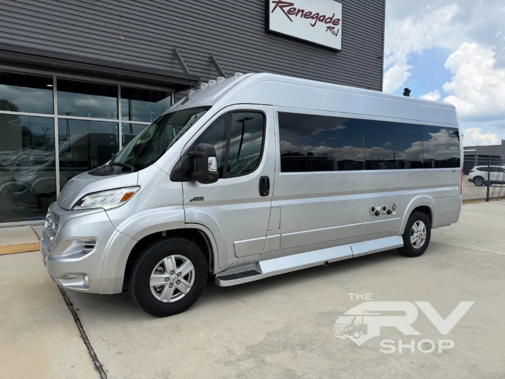 2025 Midwest Automotive Designs Luxe Cruiser D4, Photos photo 27