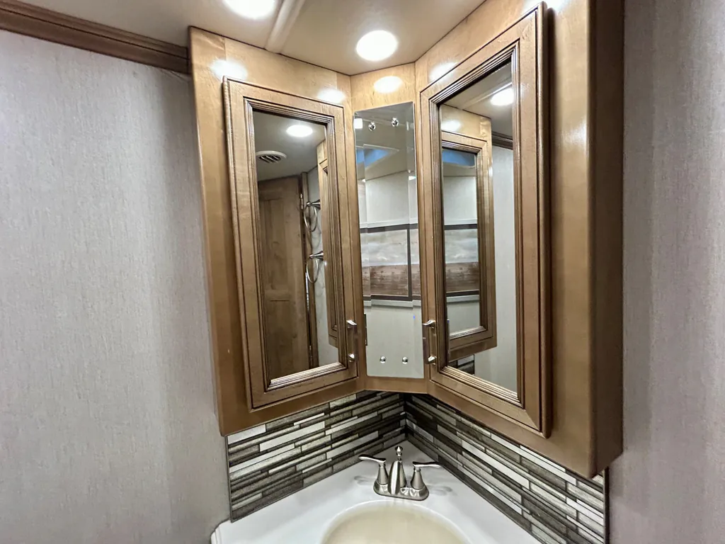 2020 Fleetwood Pace Arrow LXE 38K, Photos photo 23