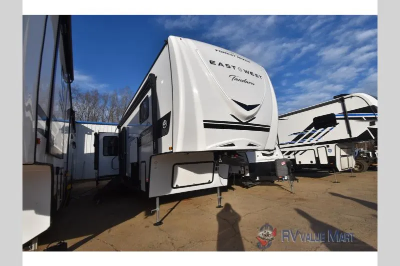 2026 East to West Tandara 388LR - Photo 2