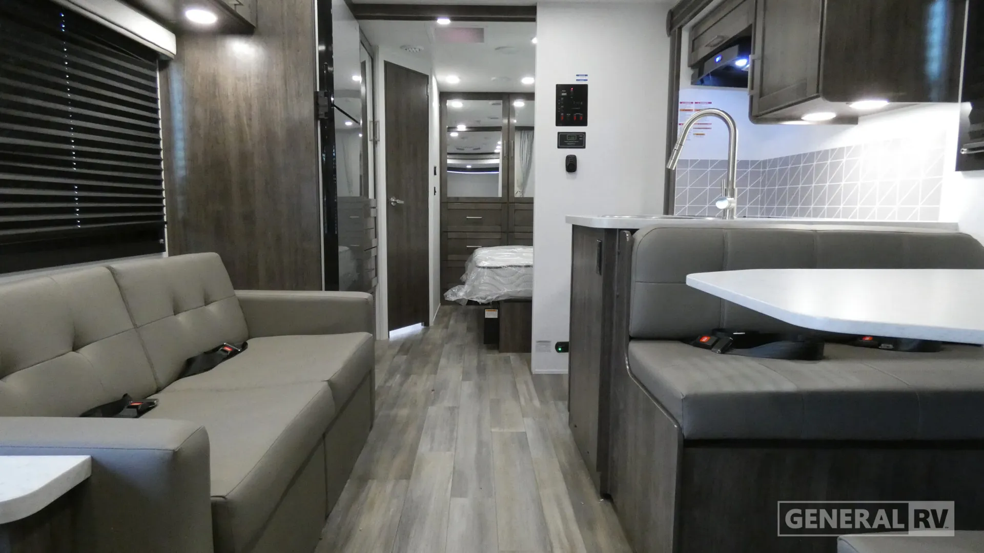 2026 Entegra Coach Vision SE 27A - Photo 3