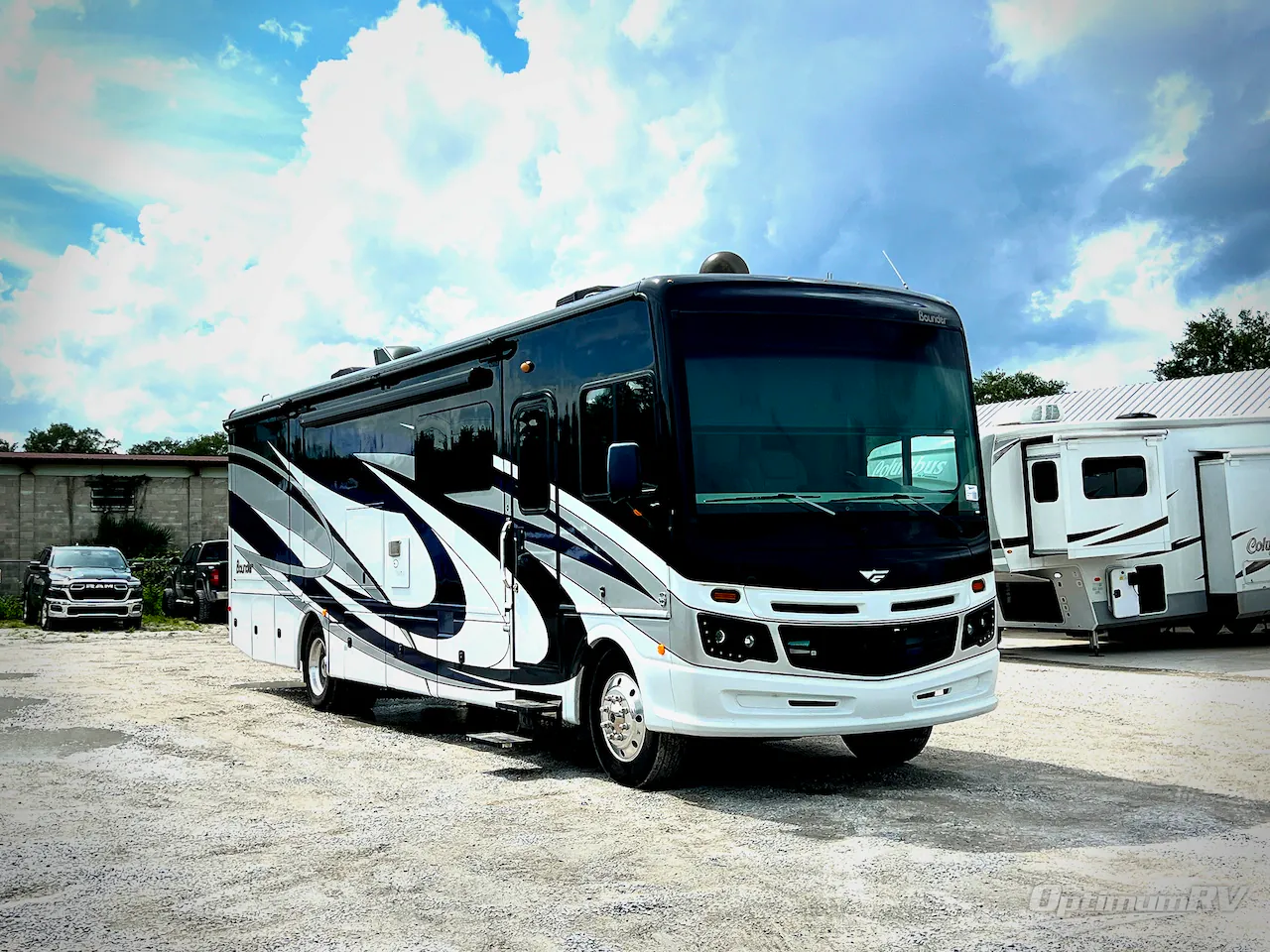2020 Fleetwood Bounder 35P - Photo 2