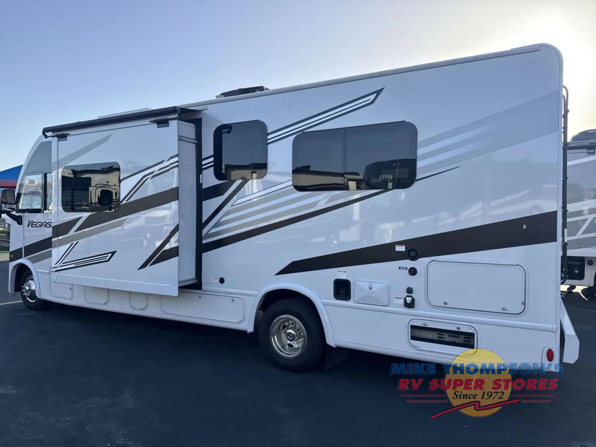2024 Thor Motor Coach Vegas 26.1 - Photo 3