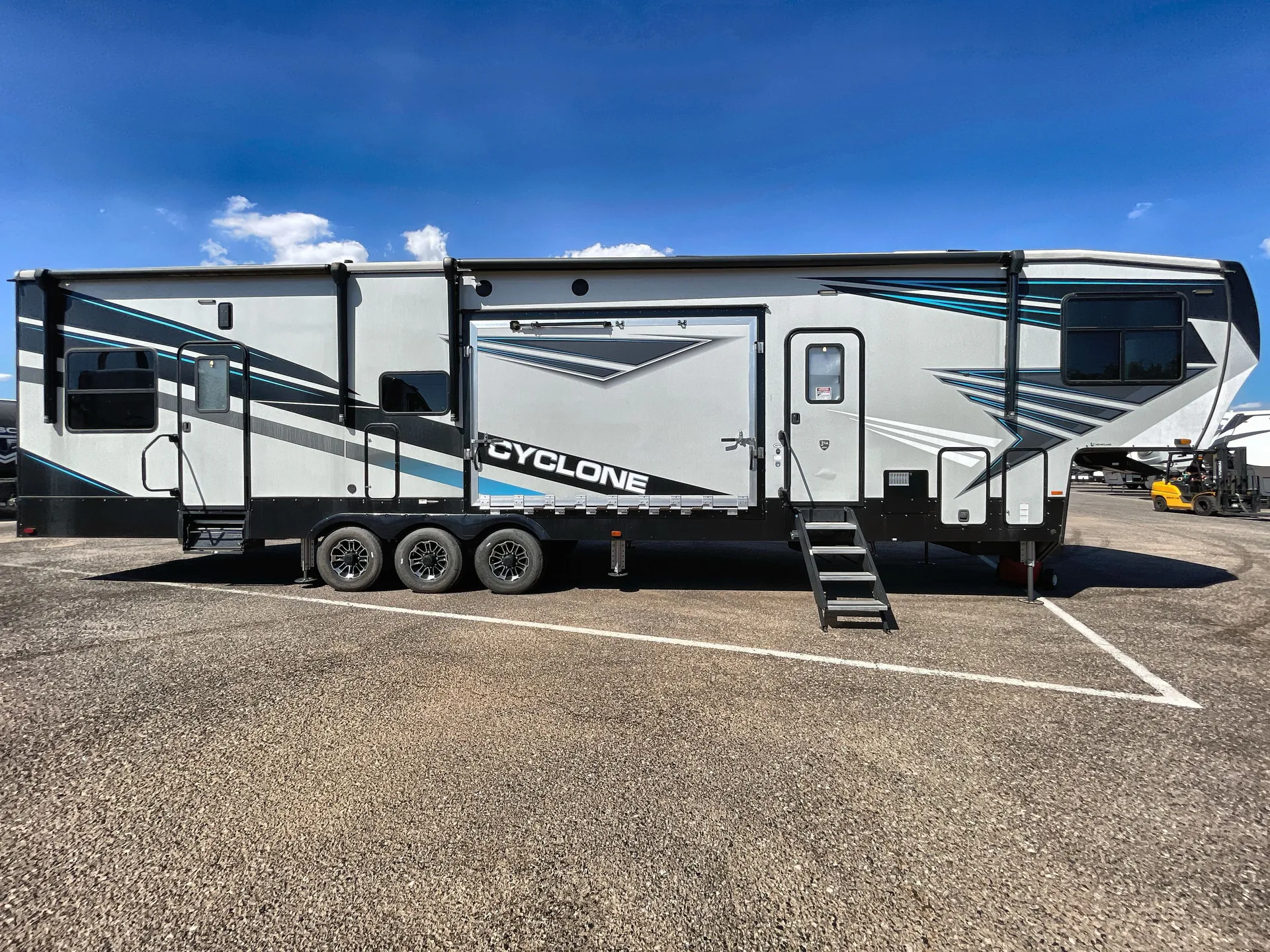 2021 Heartland Cyclone CY 4270