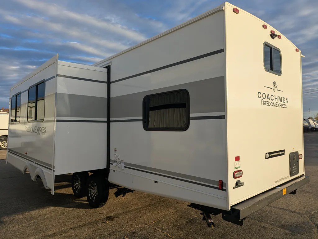 2026 Coachmen Freedom Express Select 30SE, Photos photo 6