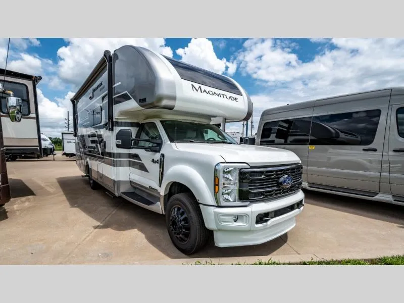 2026 Thor Motor Coach Magnitude GRAND 4x4 S29 - Photo 2