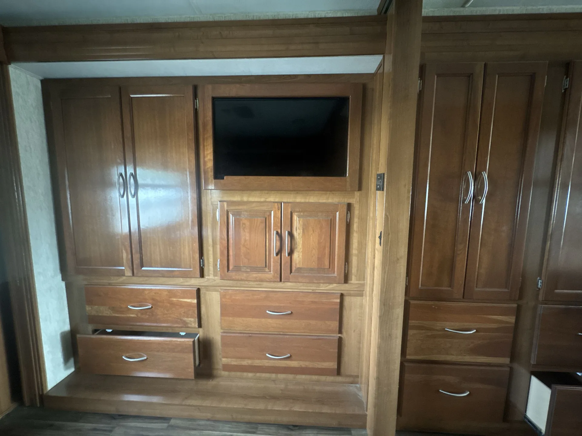 2018 Coachmen Mirada 31FW — living area main