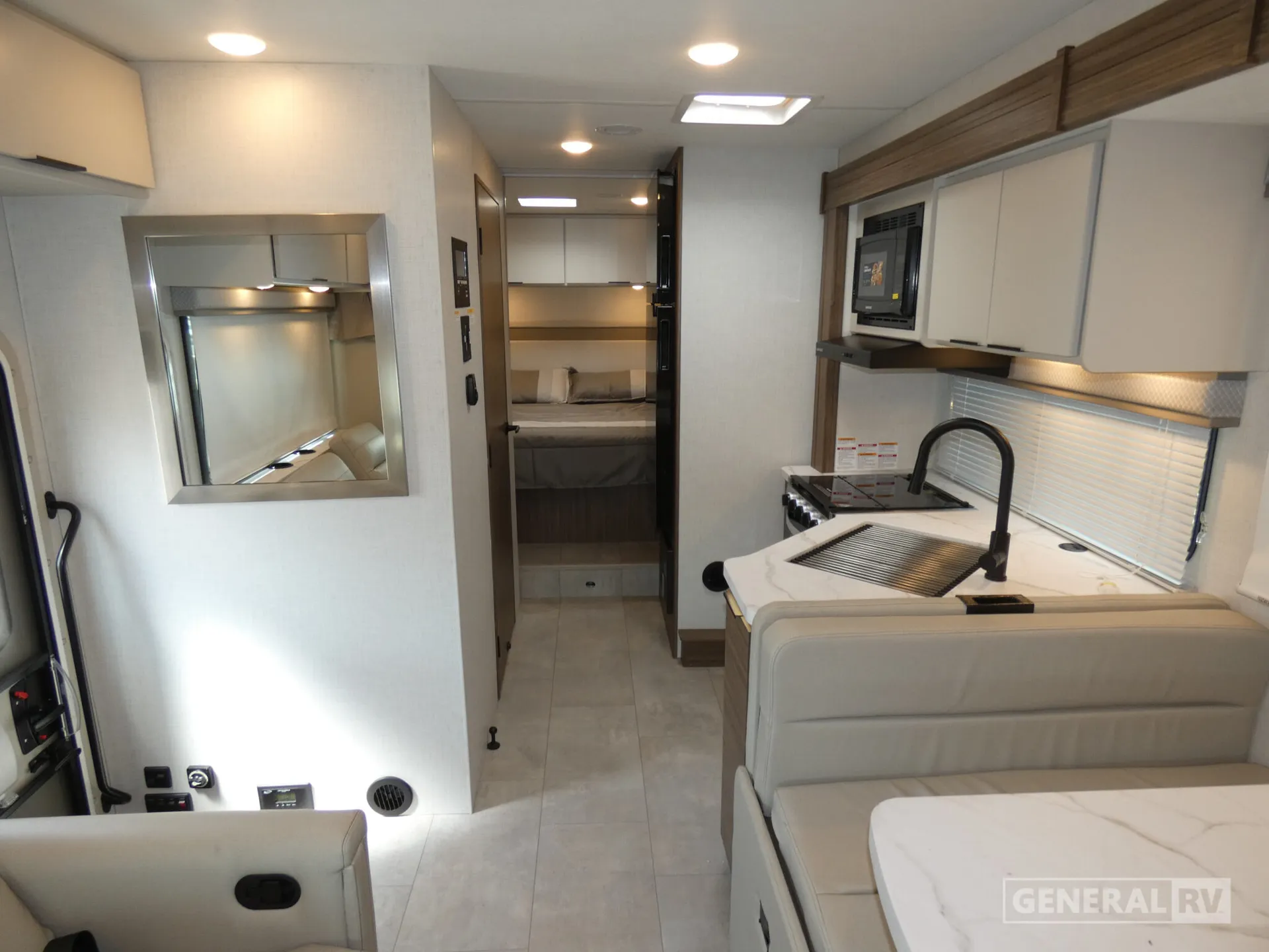 2026 Thor Motor Coach Pasadena SE SE28 - Photo 3
