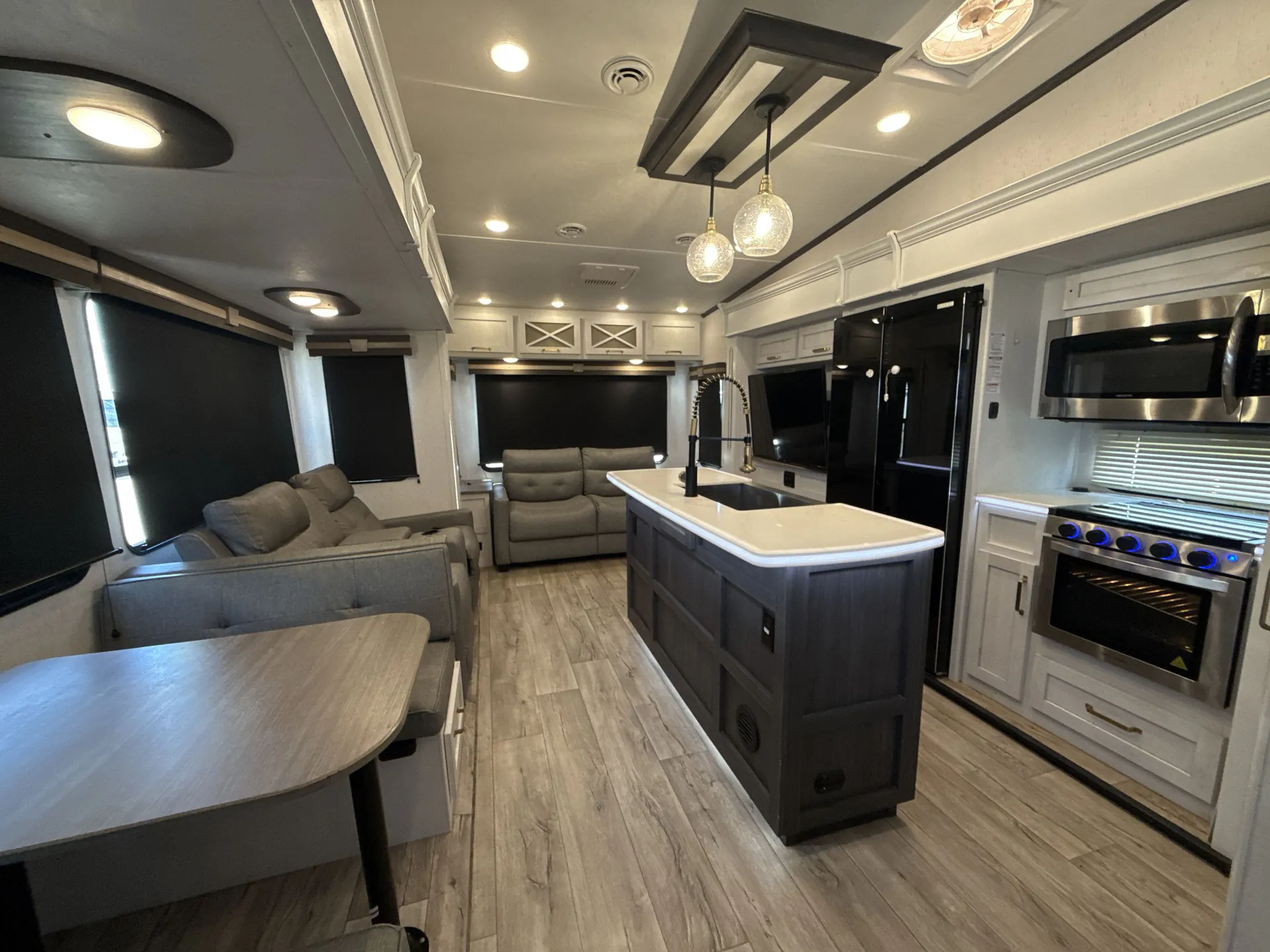 2023 Dutchmen Astoria 3553MBP - Photo 3