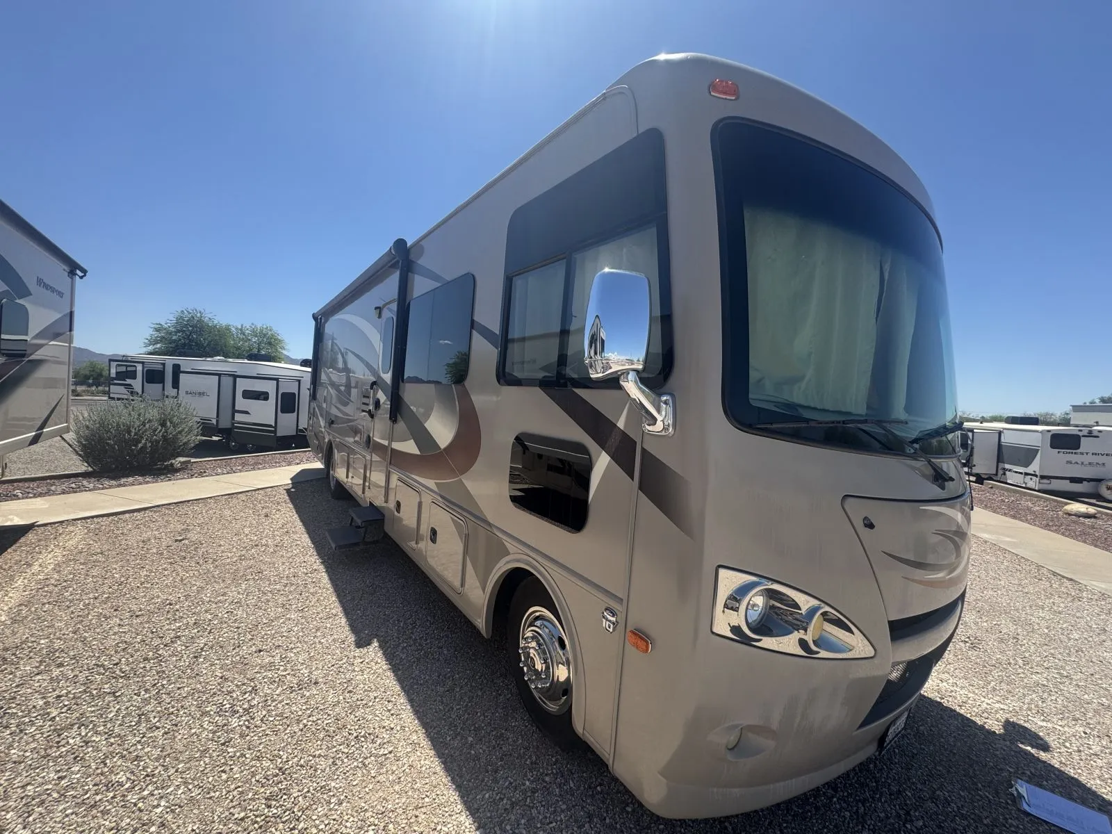 2015 Thor Motor Coach Hurricane 34J - Photo 2