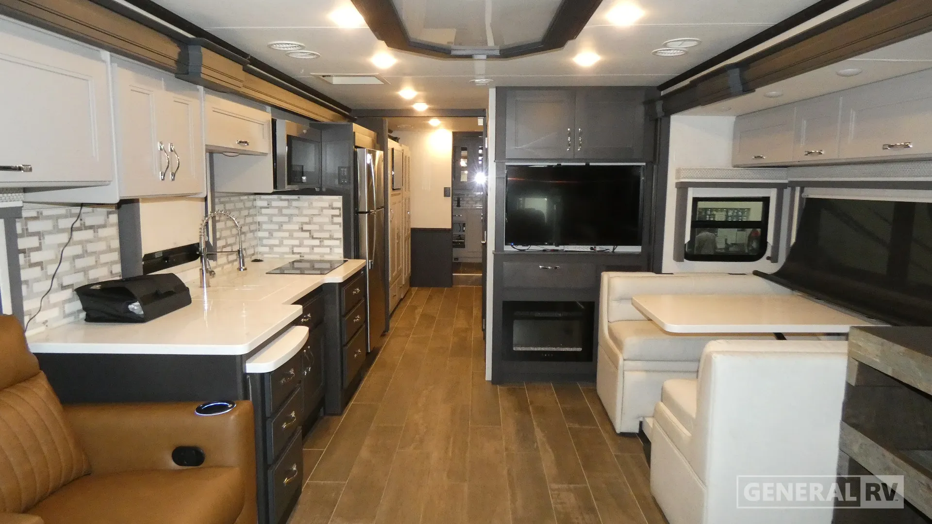 2024 Thor Motor Coach Aria 3901 - Photo 3