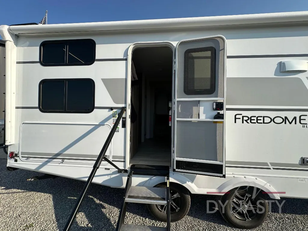 2025 Coachmen Freedom Express Ultra Lite 258BHS, Photos photo 22
