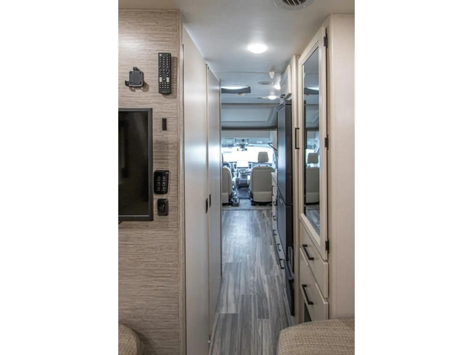 2023 Thor Motor Coach Gemini AWD 24KB - Photo 3