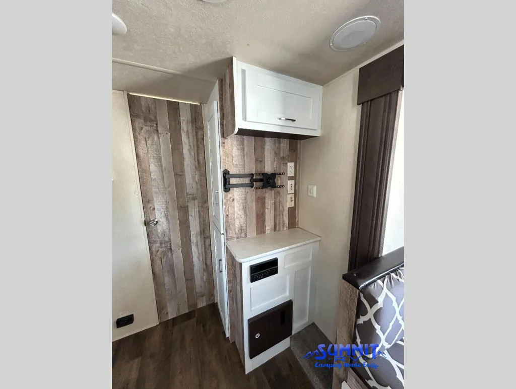 2018 Forest River RV Wildwood X-Lite 233RBXL, Photos photo 22