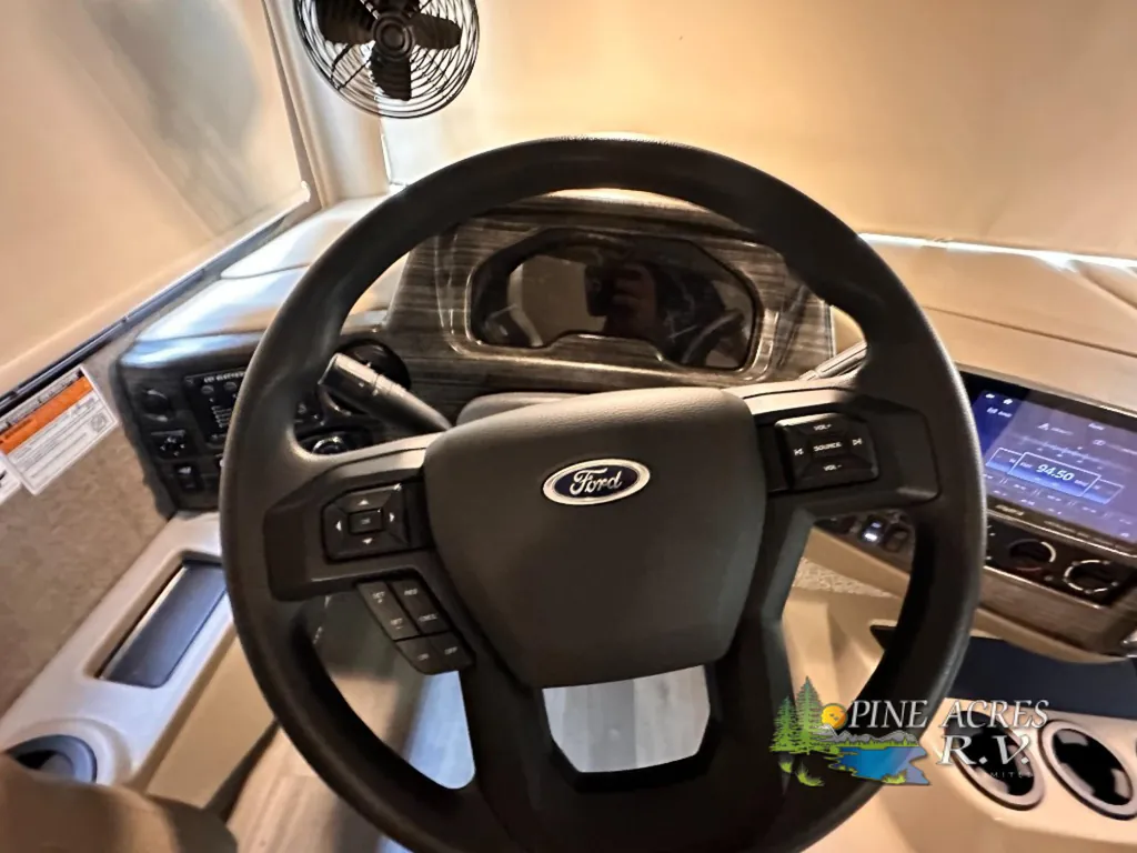 2022 Thor Motor Coach Challenger 35MQ, Photos photo 14