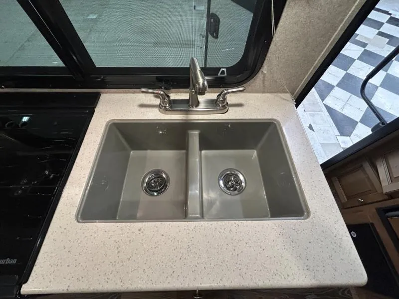 2018 Forest River Rockwood Mini Lite 2109S - Photo 4